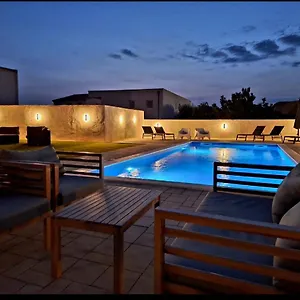 Lucy With Heated Pool & Free Private Parking Appartement Zadar